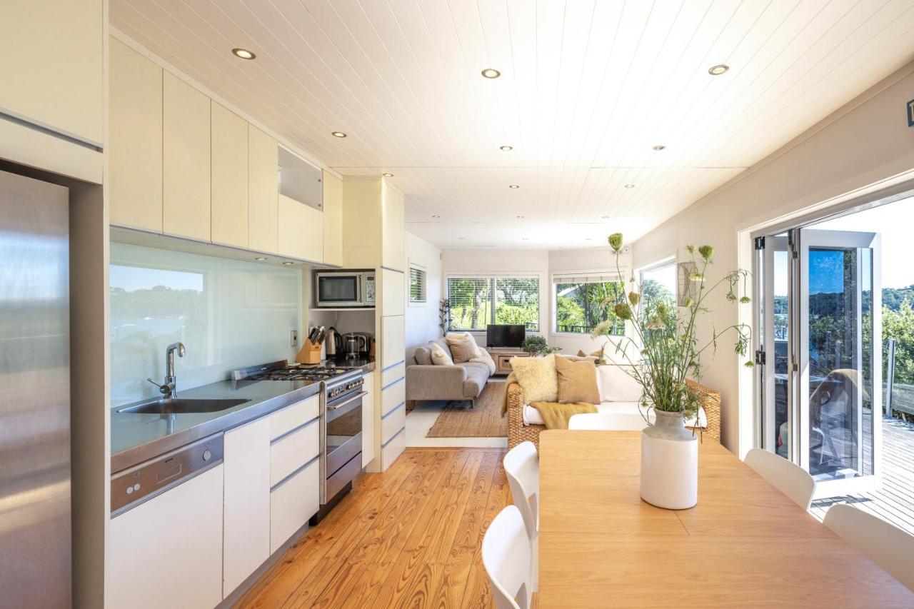 Tawa Cottage - Coast & Country Oneroa Екстер'єр фото